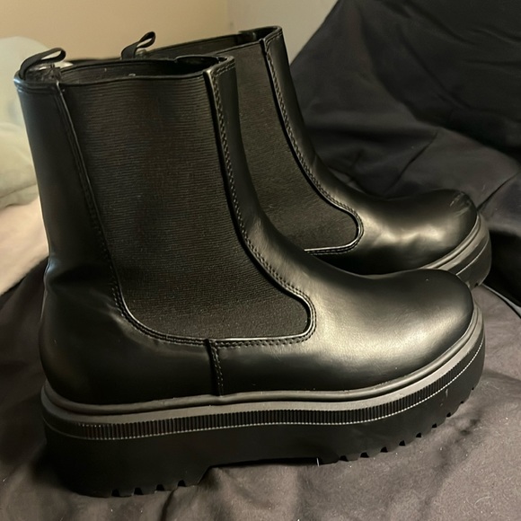 Soda Shoes - Platform Boots 🖤🖤